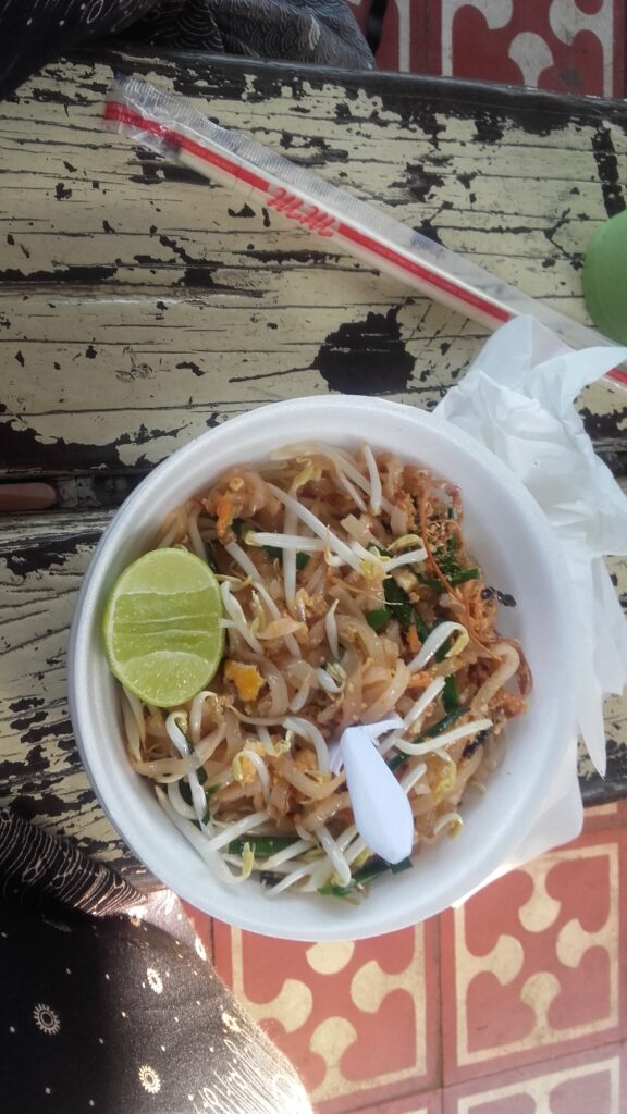 pad thai street food