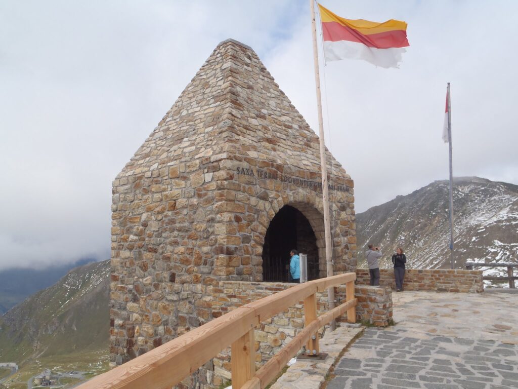 Grossglockner Hochalpenstrasse kapliczka punkt widokowy