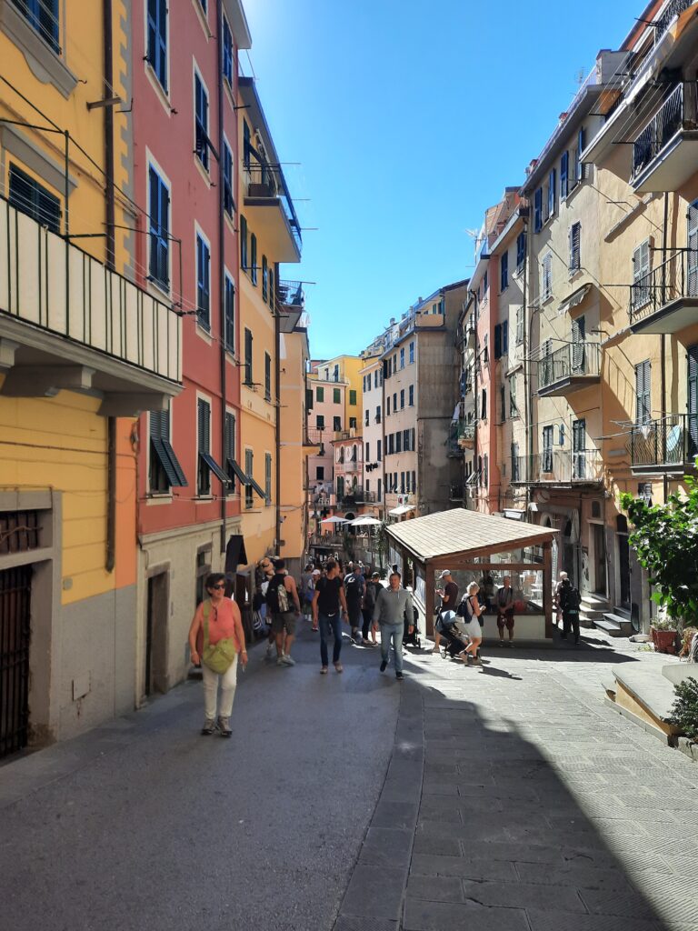 cinque terre riomaggiore